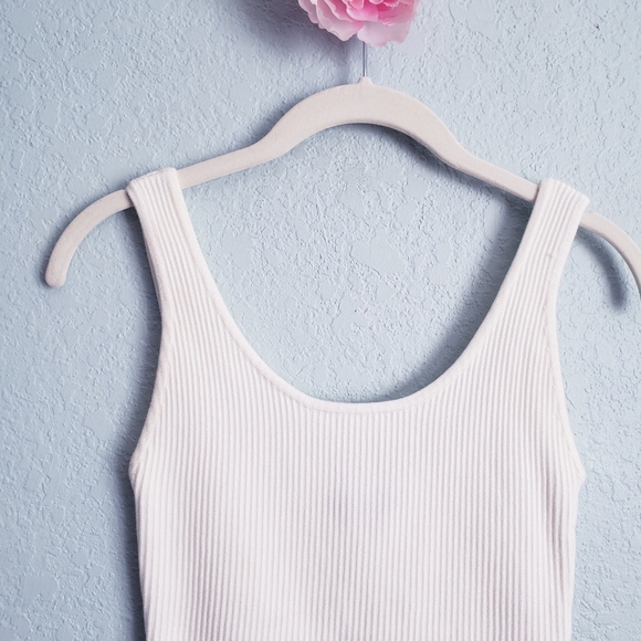 House Of Harlow 1960 White Ribbed Cropped Tank - Picture 2 of 4